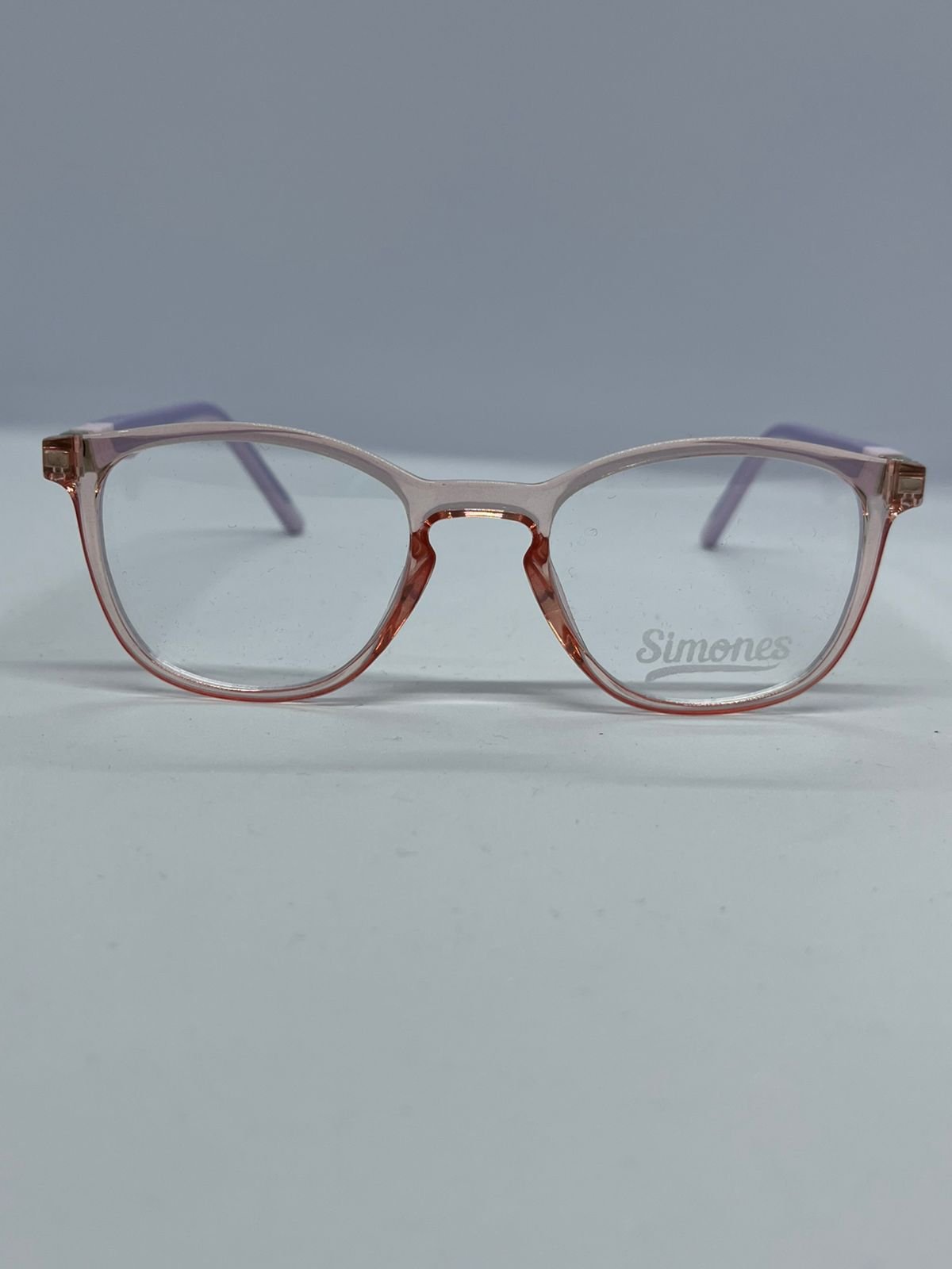 Peachy de Simones